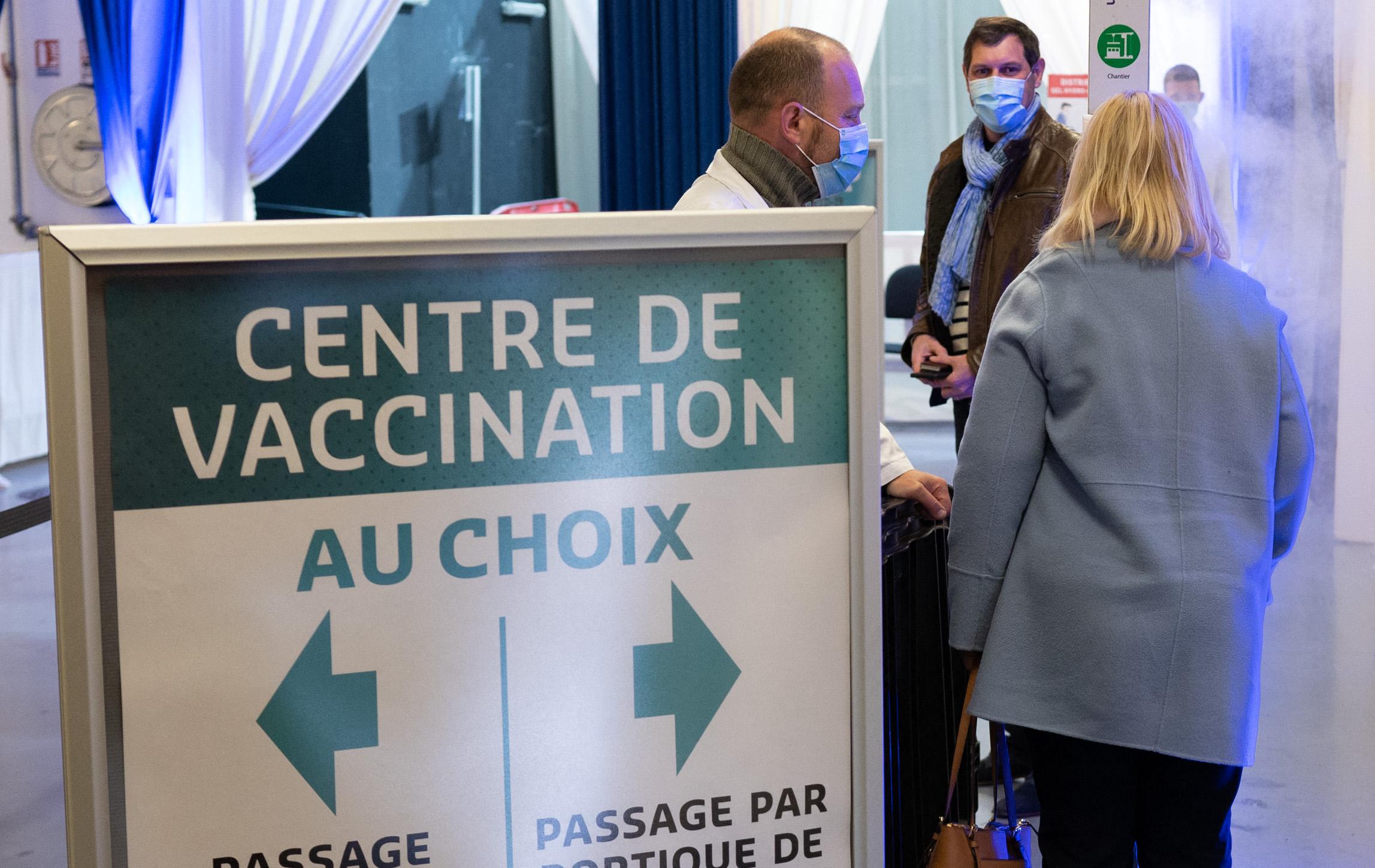 Francia, effetto Macron: boom prenotazioni vaccini