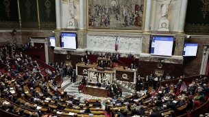 Francia, governo Barnier a rischio