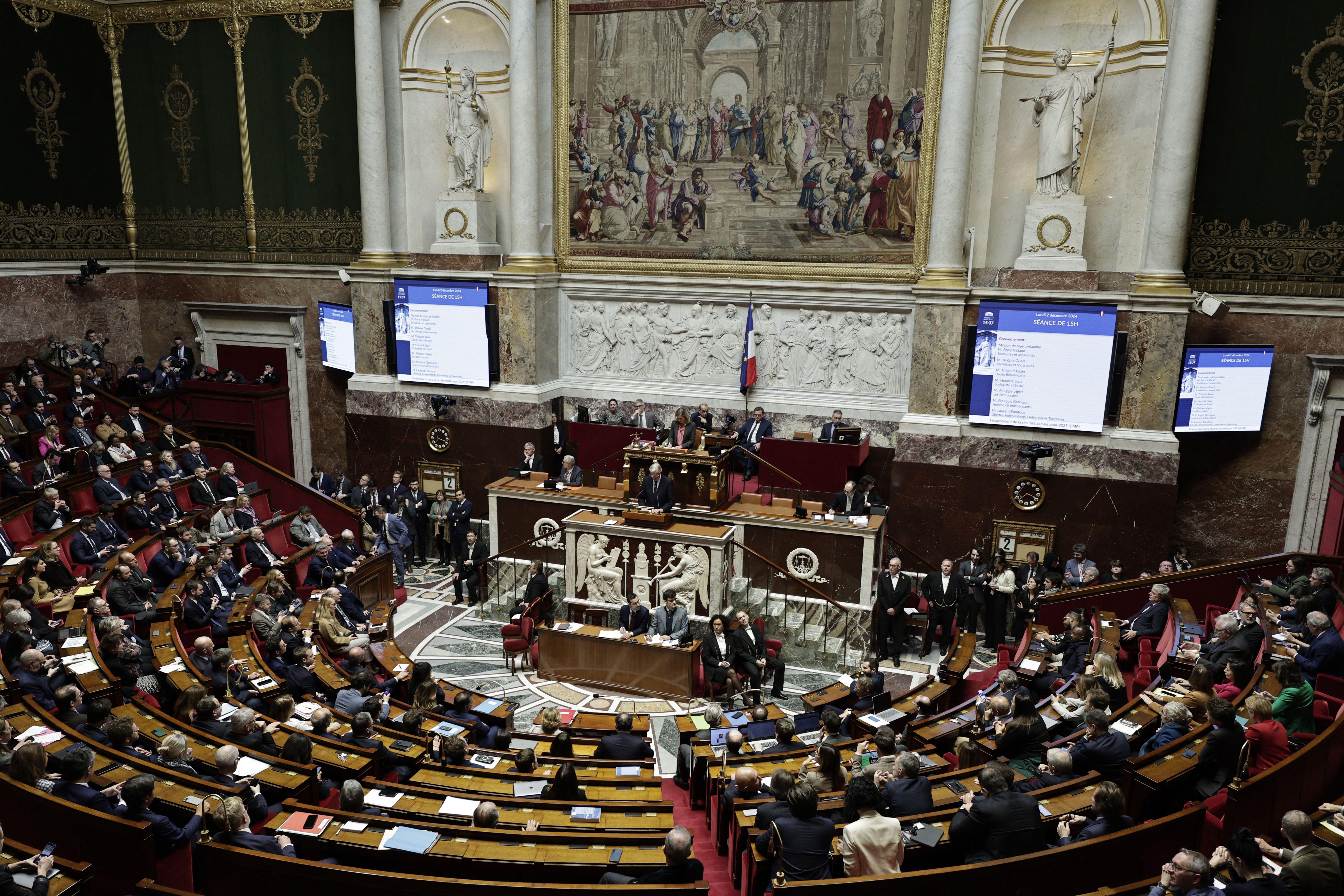 Francia, governo Barnier a rischio