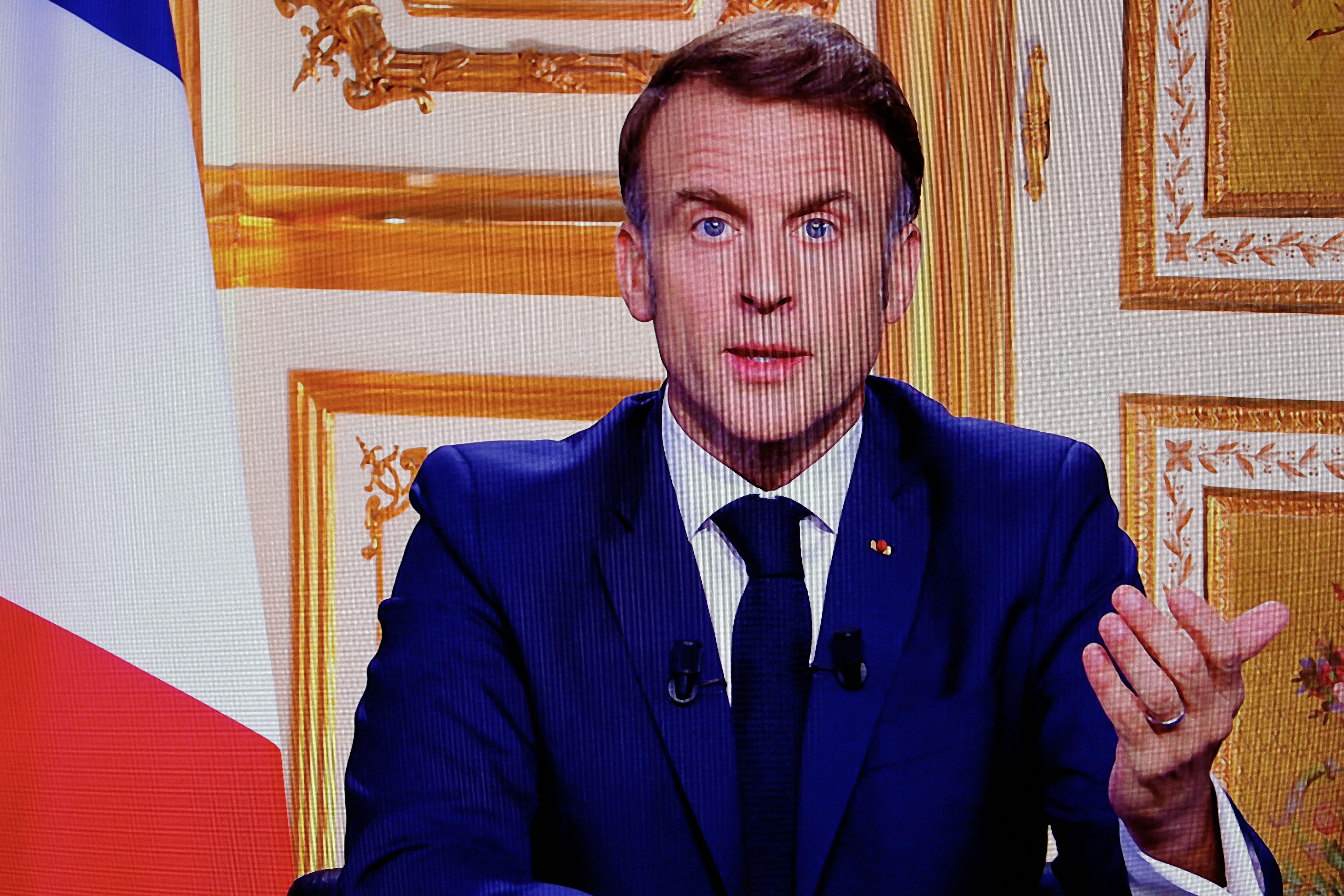 Francia, Macron: "Nominerò premier nei prossimi giorni, resterò presidente fino a fine mandato"