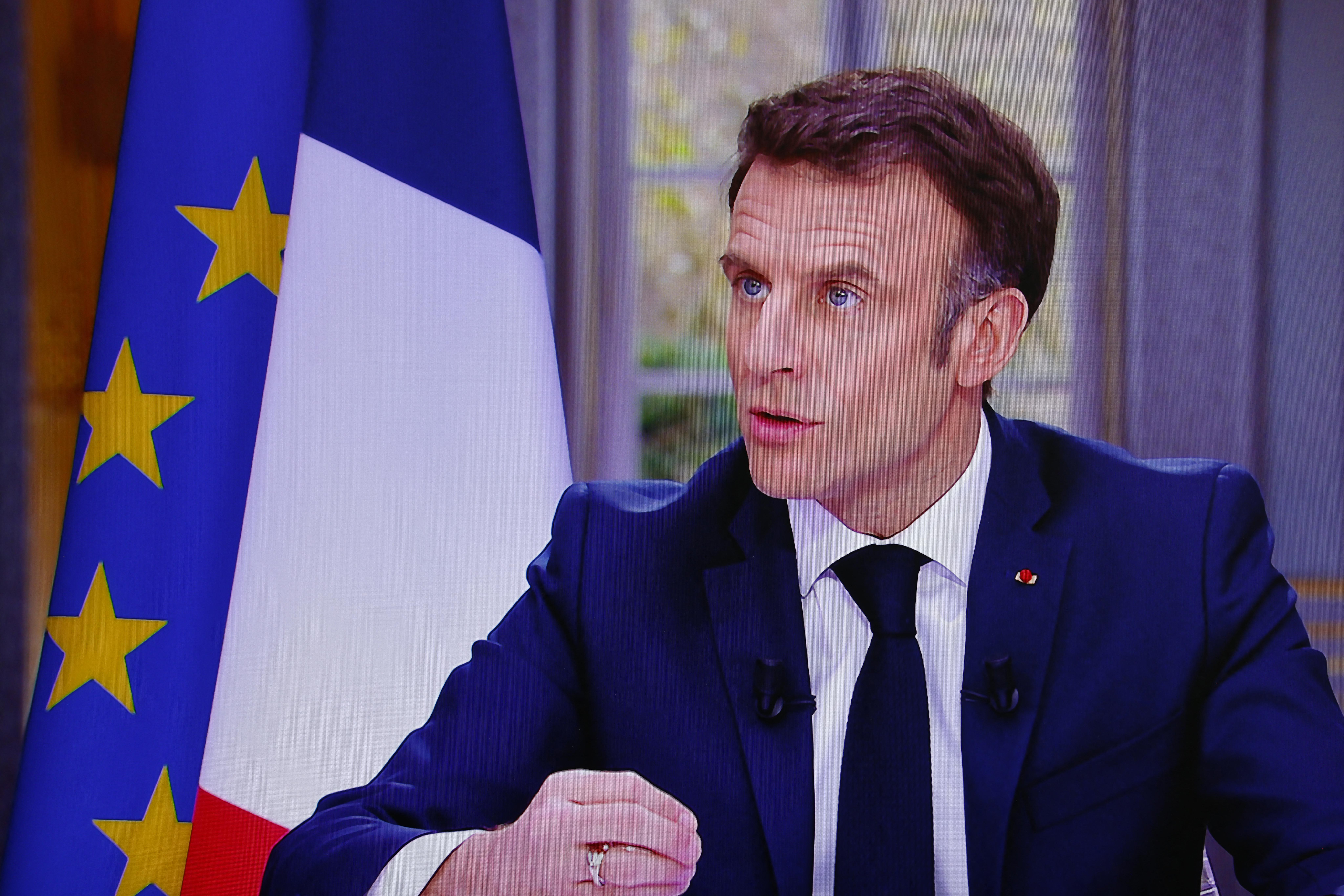 Francia, Macron: "Riforma pensioni non avrei voluto farla ma è necessaria"