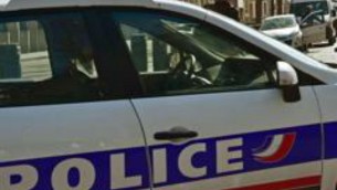 Francia, madre e 4 figli trovati morti in casa: il padre in fuga