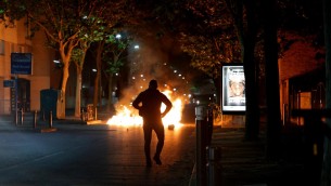 Francia, proteste per 17enne ucciso da poliziotto: 150 arresti