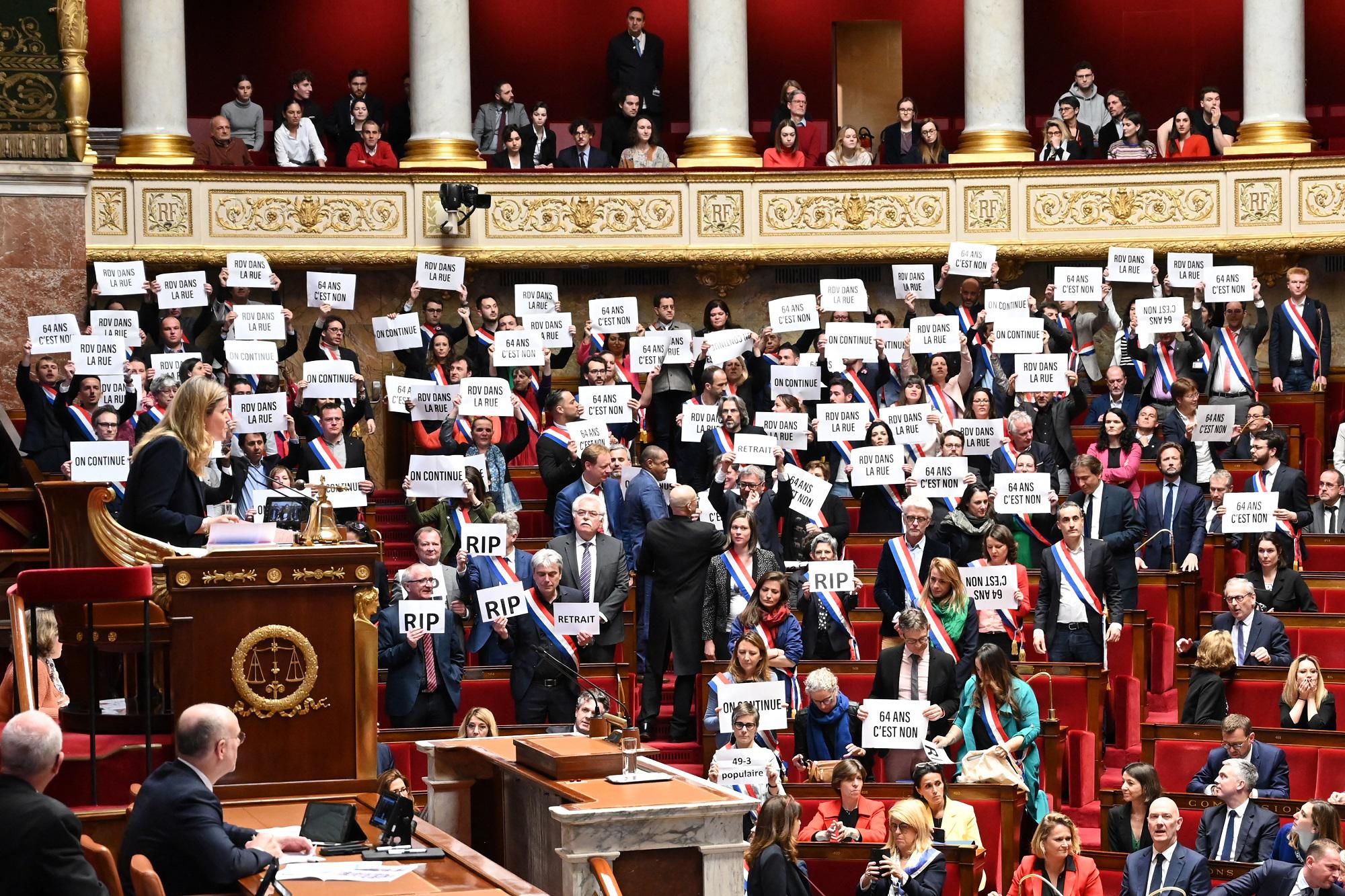 Francia, riforma pensioni: cosa può fare ancora l'opposizione