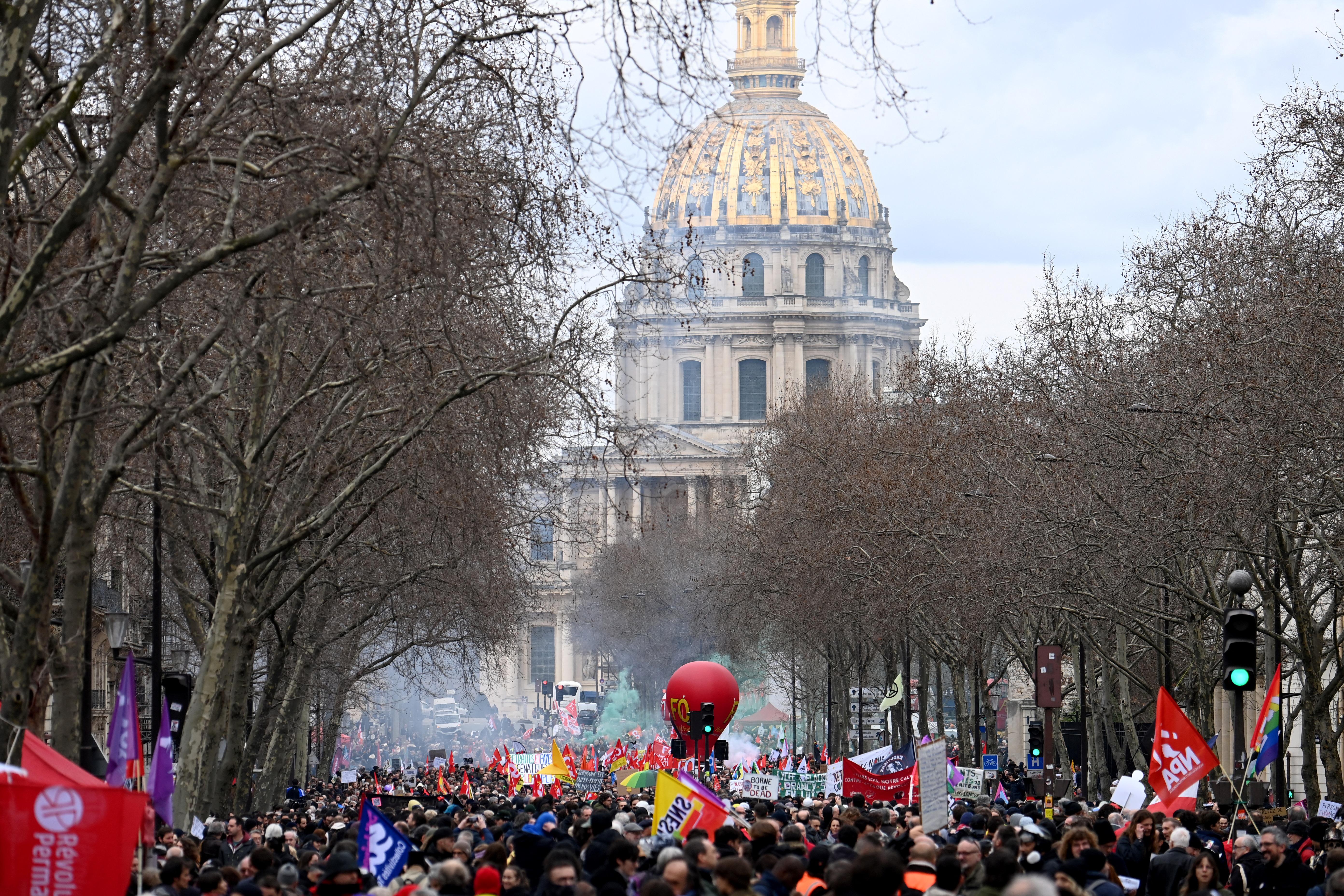 Francia, riforma pensioni: governo Macron affronta due mozioni di sfiducia