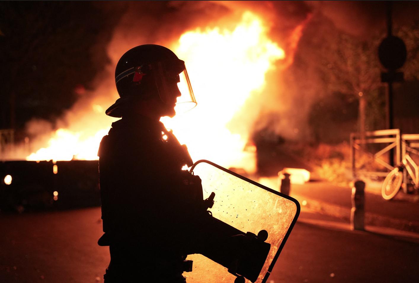 Francia, rivolte nelle banlieue: il precedente del 2005