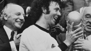 Franz Beckenbauer, Italia rende omaggio al Kaiser: "E' morto un mito"