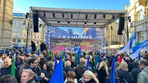 Fratelli d’Italia, a Milano la manifestazione 'Muro di Berlino'