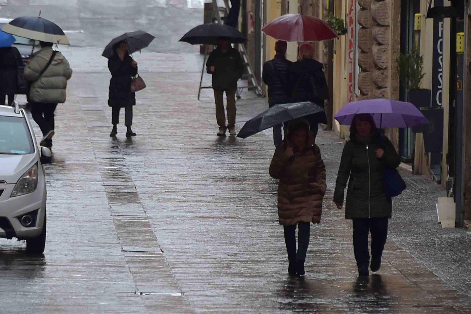 Freddo e ancora qualche pioggia, previsioni meteo sull'Italia oggi e domani