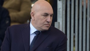 Fumo in cabina, atterraggio d'emergenza per Crosetto a Ciampino