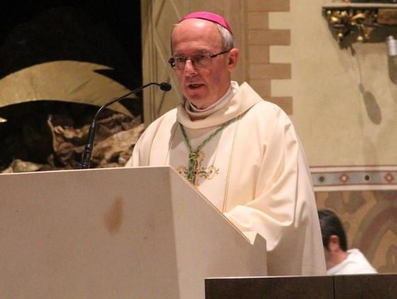 Funerale fratellini Foggia, appello dell'arcivescovo: "Nuova casa per la famiglia"