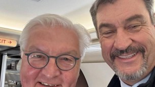 Funerale Papa Francesco, bufera social per selfie sorridente Soeder-Steinmeier