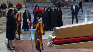 Funerali Papa Francesco, l'ingresso di Trump e Zelensky: incontro lampo