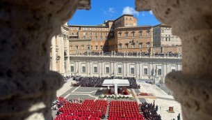 Funerali Papa Francesco, l'omelia: "Si è speso per gli ultimi e per la pace, ora preghi per noi"