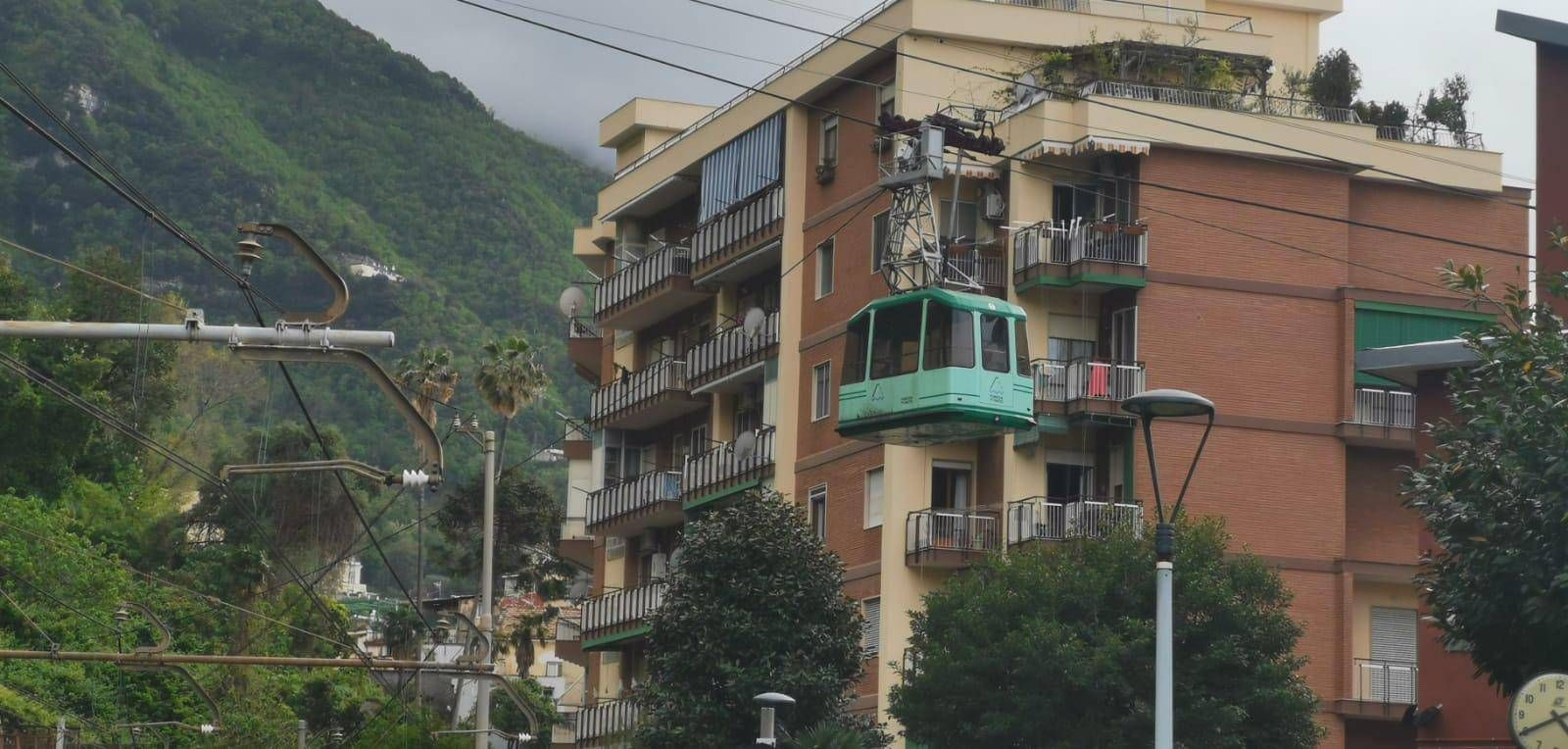 Funivia del Faito, precipita cabina dopo rottura di un cavo: 4 morti