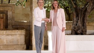 G7, dal rosa cipria di Meloni al 'verde militare' di Zelensky: i look e i colori dei leader del mondo - Foto