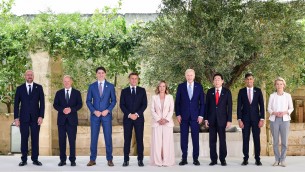 G7, una foto e due donne al centro: Giorgia Meloni e Ursula Von der Leyen