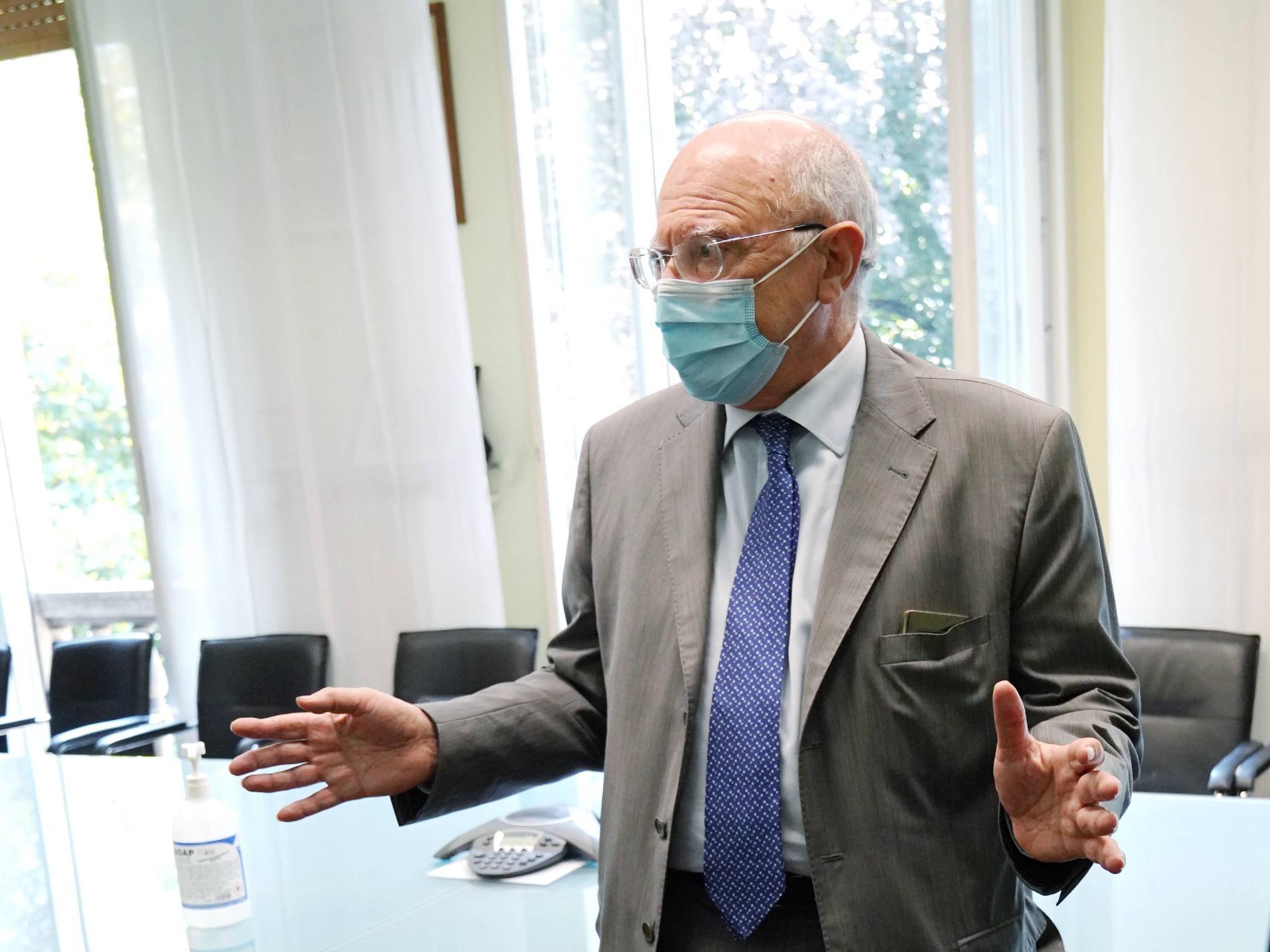 Galli e i bar aperti: "Assembramenti per caffè e virus corre"