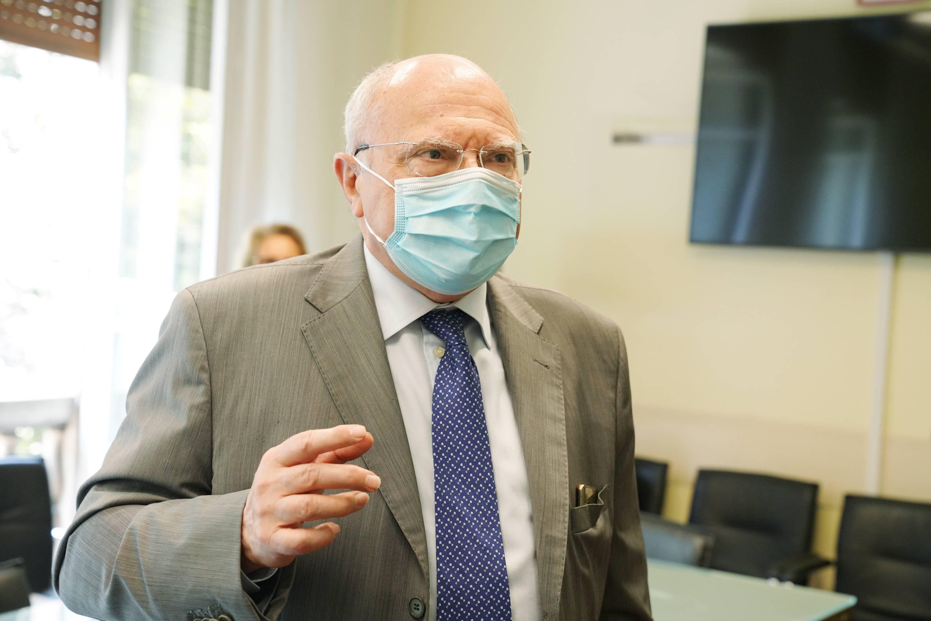 Galli: "Non ho bisogno di fare il nano o la ballerina"