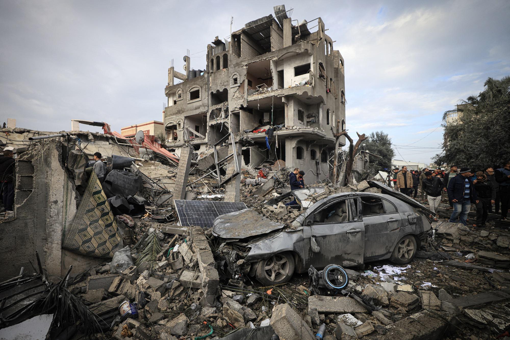 Gaza, 35 morti in attacco a campi profughi