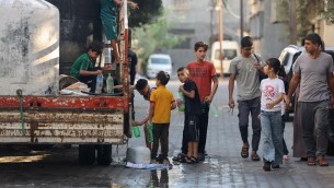 Gaza, Egitto aprirà valico di Rafah: aiuti umanitari da venerdì, l'accordo