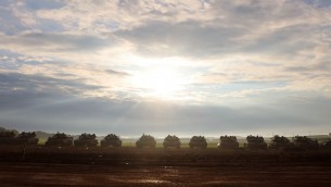 Gaza, migliaia di palestinesi tornano a nord della Striscia dopo ritiro alcuni soldati Israele