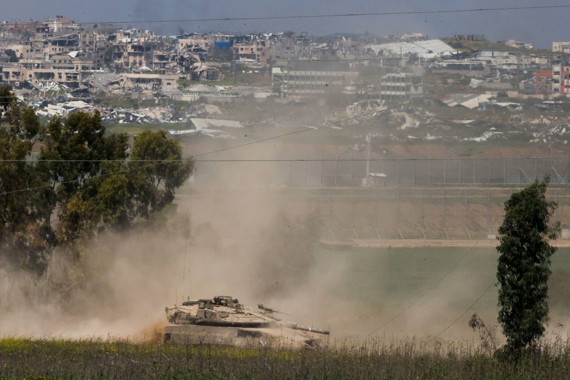 Gaza, nuovi raid Israele: "Almeno 13 morti nella notte"