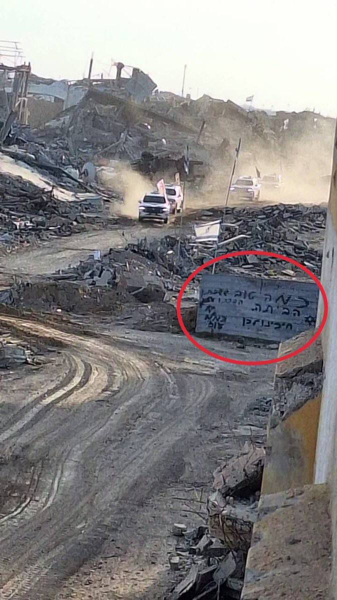 Gaza, primi tre ostaggi tornano liberi: il commovente messaggio dei soldati israeliani - Foto