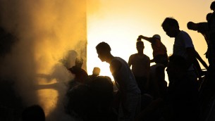 Gaza, raid Israele su campo profughi: decine di morti