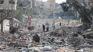 Gaza, storia di Somaya incinta e sfollata: "Beviamo acqua di mare, dove partorirò?"