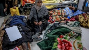 Gaza, strage di civili in coda per cibo