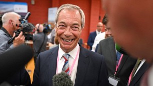 Gb, alle amministrative trionfa la destra di Farage: 'notte difficile' per i Tory
