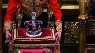 Gb, per Camilla corona 'riciclata' senza il diamante Koh-i-Noor