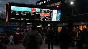 Gb, si allaga tunnel Eurostar: caos passeggeri, sospese le corse per Londra