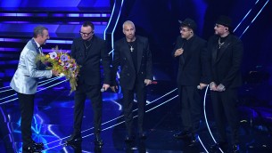 "Geolier davanti a Angelina, uno scandalo": Ariston e social in rivolta