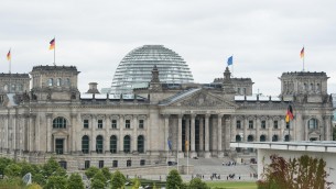 Germania, arrestati 25 estremisti destra: pianificavano assalto al Bundestag
