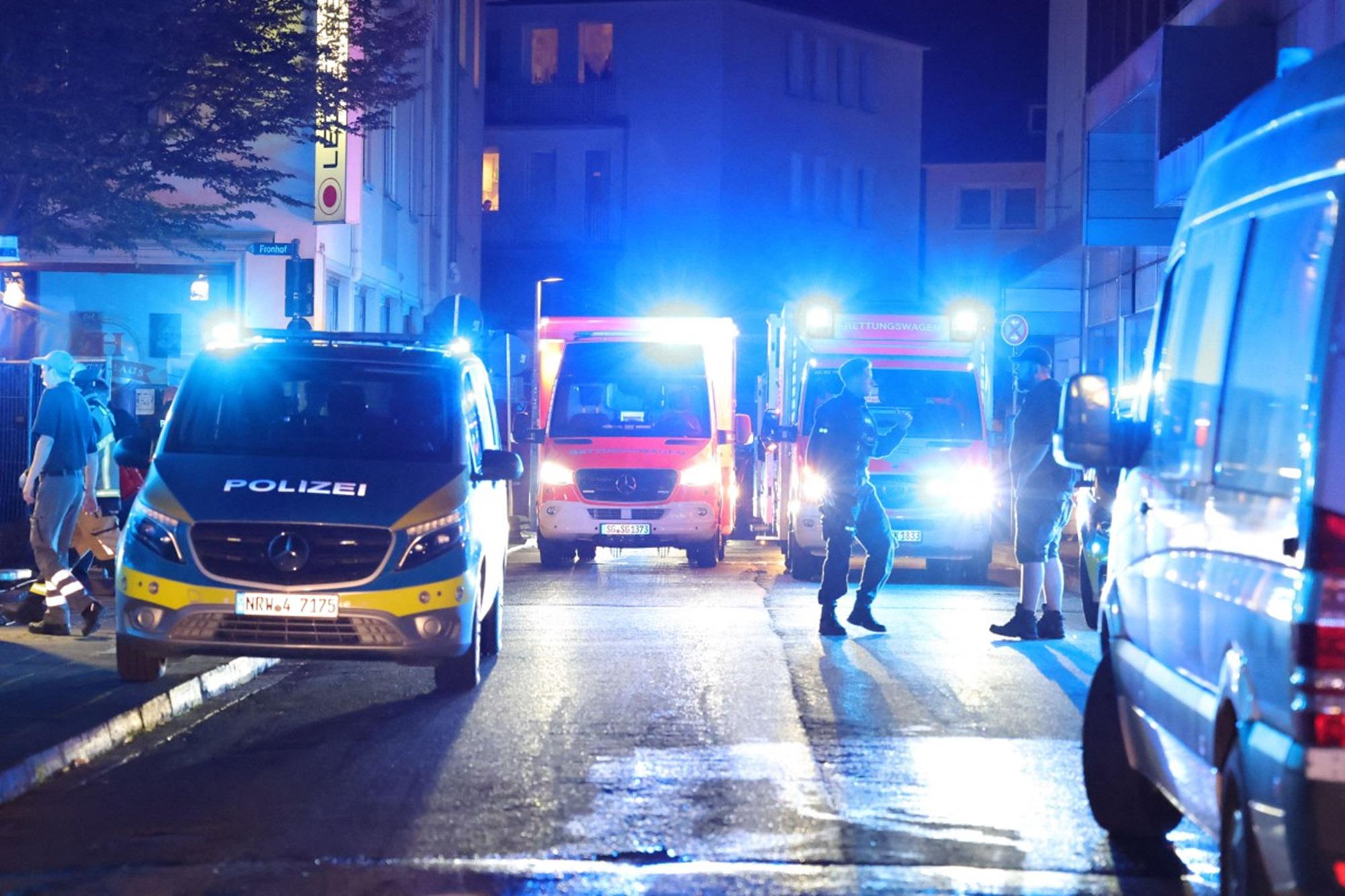 Germania, attacco con coltello a Solingen: morti e feriti, arrestato 15enne