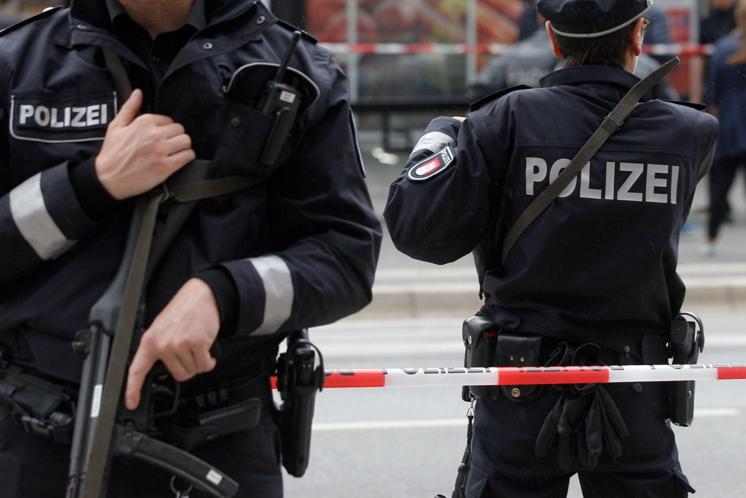 Germania, attacco con il coltello: 3 morti e 6 feriti