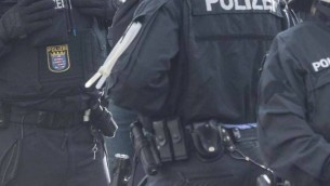 Germania, auto travolge folla a Stoccarda: diversi feriti gravi