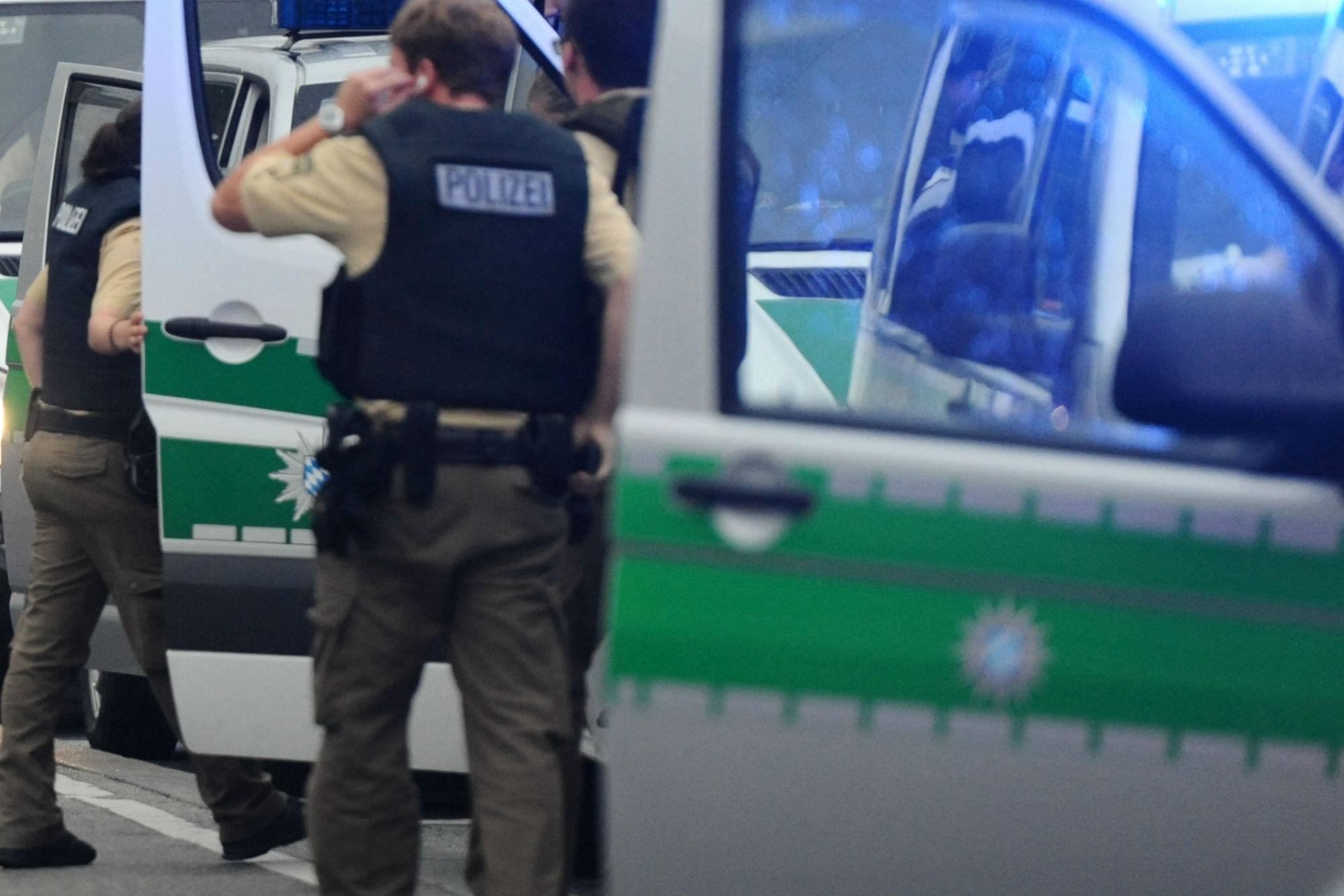 Germania, spari in fabbrica Mercedes: un morto