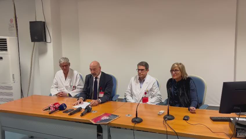 Gigi Riva, medici: "Situazione era tranquilla, ha scherzato con noi, poi l'arresto cardiaco"
