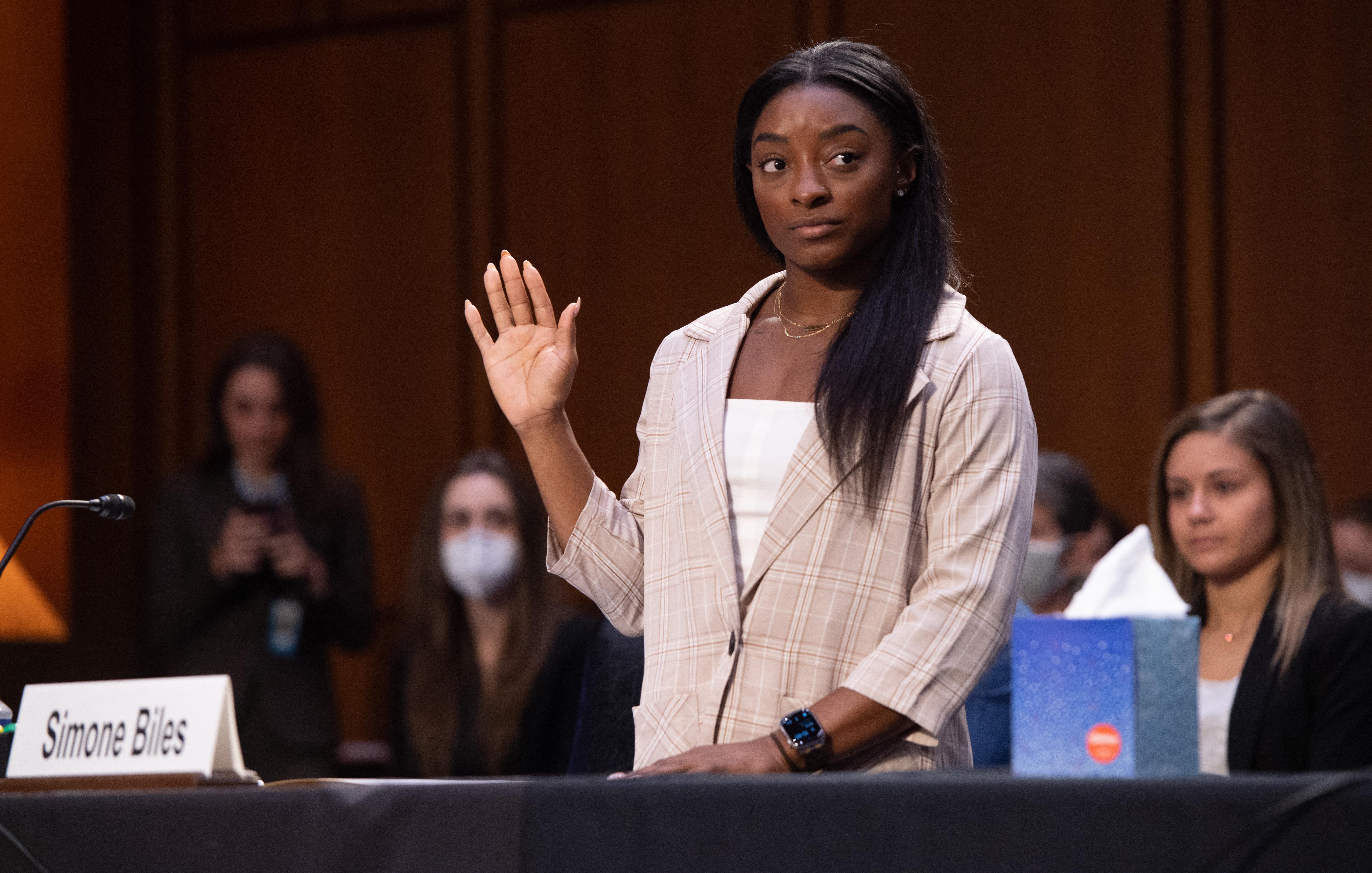 Ginnastica Usa, abusi su atlete: Simone Biles in lacrime