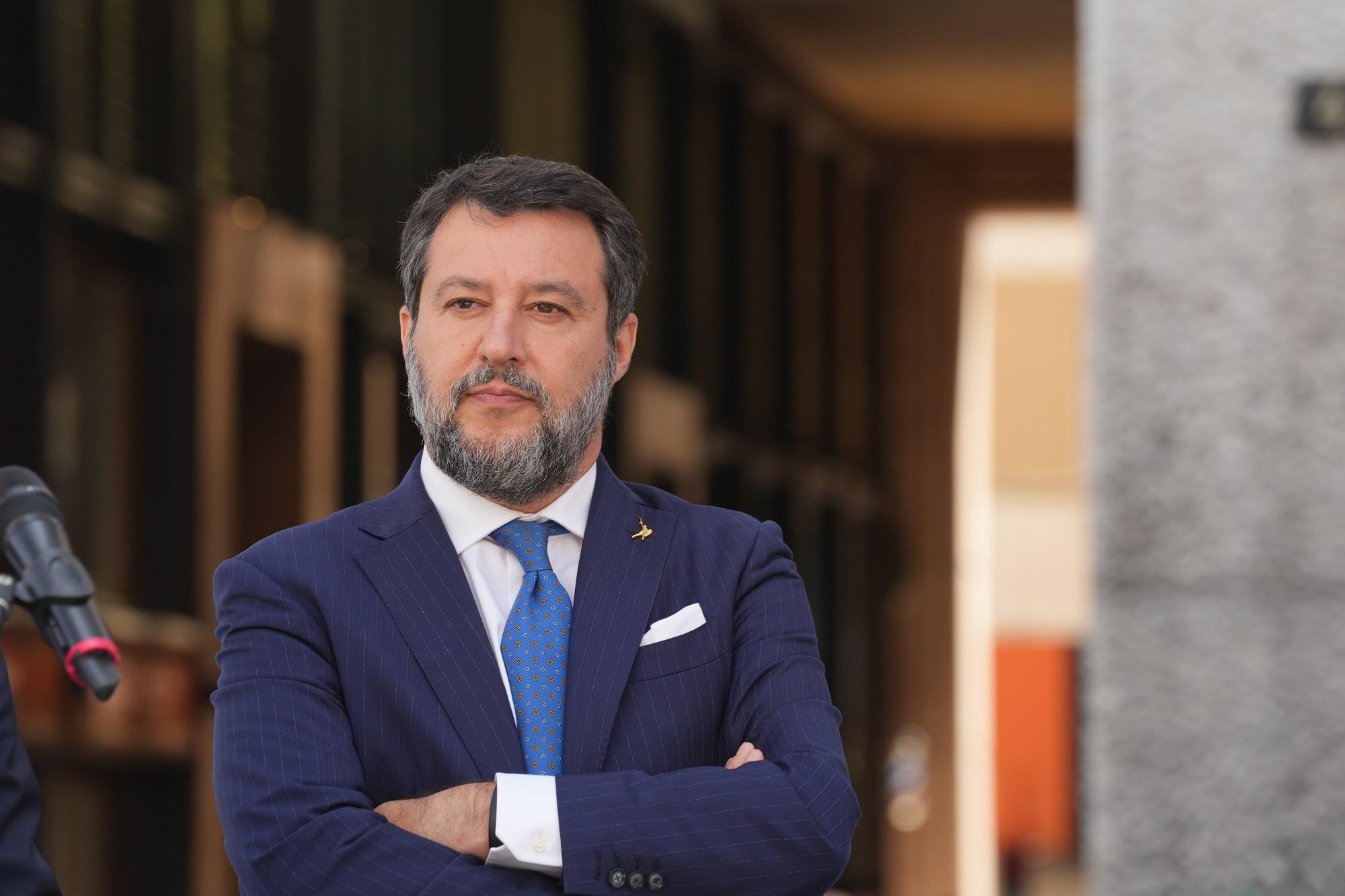 Gioielliere condannato per aver ucciso rapinatori, Salvini lo chiama: "Riformeremo la giustizia"