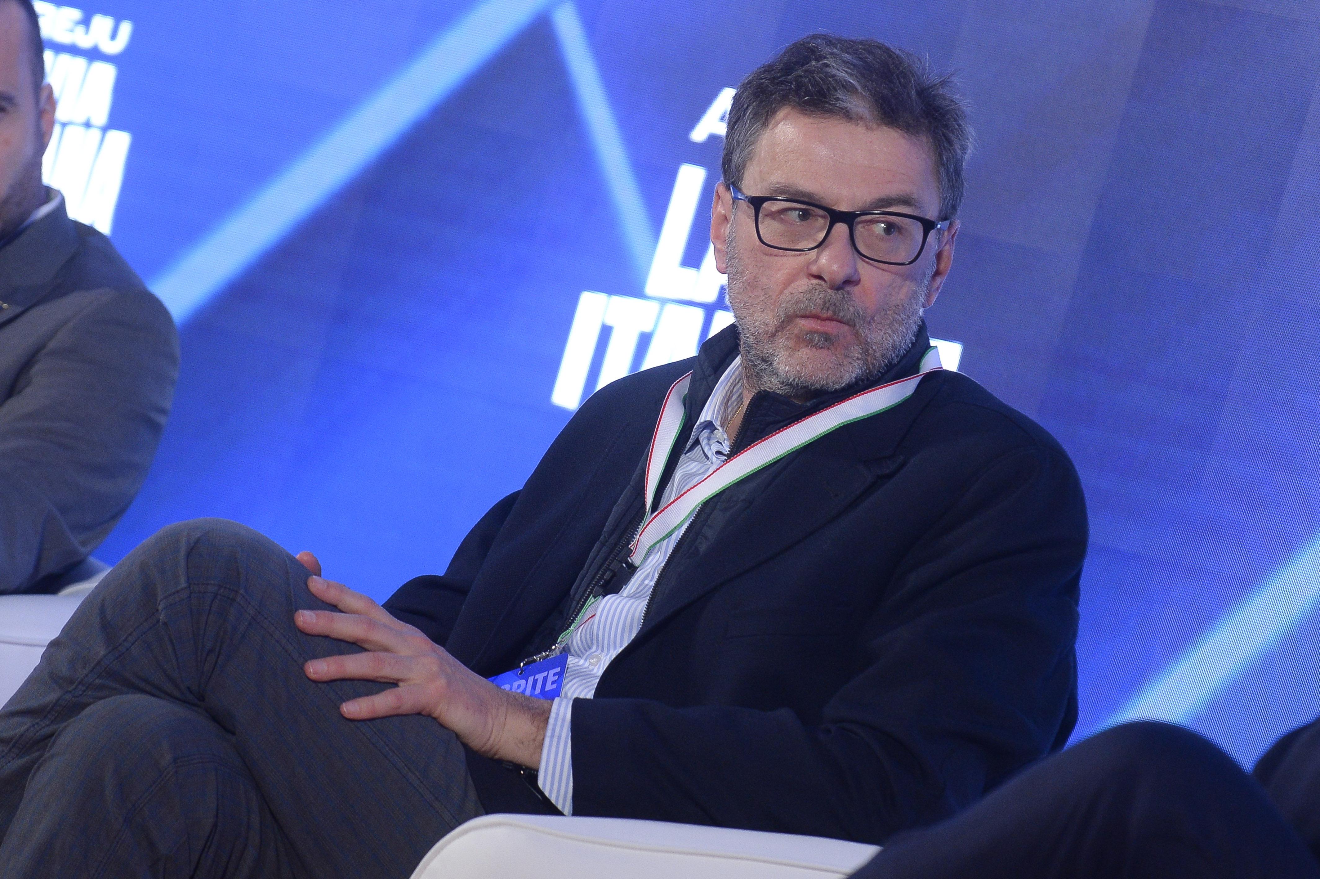 Giorgetti: "Pil in crescita asfittica, ma può arrivare a +0,7%