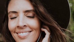 Giornata mondiale della felicità, la 'Gen Z' è quella che si sente più sola