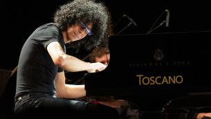 Giovanni Allevi choc: "Ho un mieloma, devo curarmi"