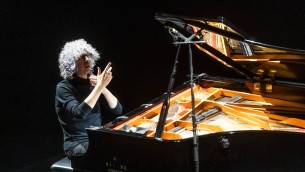 Giovanni Allevi, la scoperta della malattia: "Mi è crollato tutto, in bilico tra la vita e la morte"