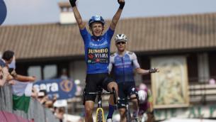 Giro d'Italia 2022, Bouwman vince 19a tappa