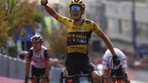 Giro d'Italia 2022, Bouwman vince settima tappa