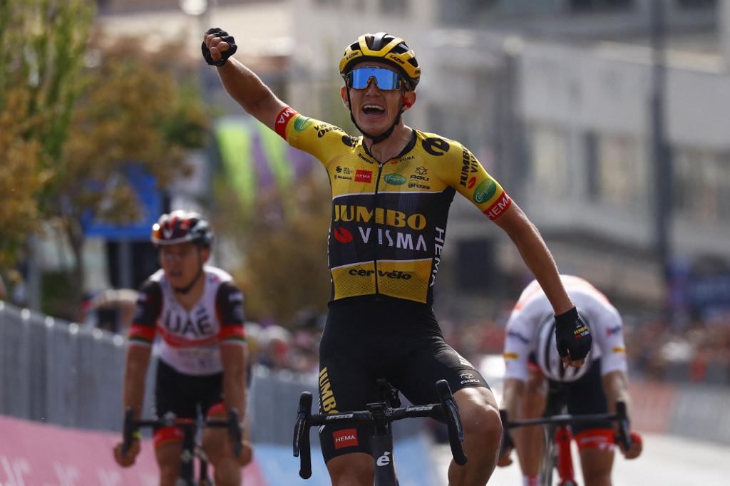Giro d'Italia 2022, Bouwman vince settima tappa